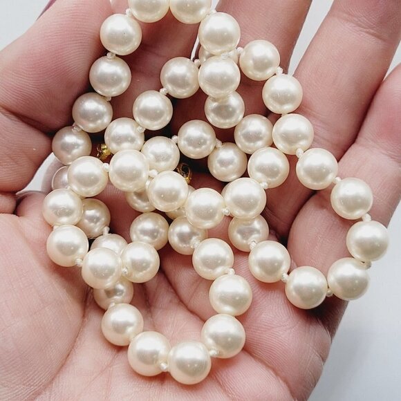 Vintage Glass Faux Pearl Necklace Knotted Fish Hook Clasp Soft White 20" Elegant - Picture 7 of 7